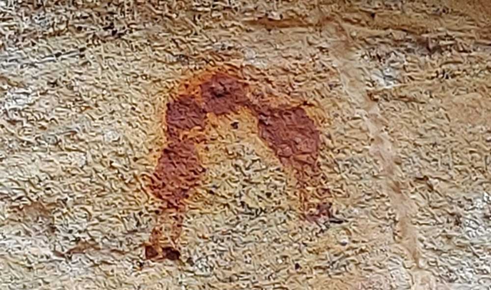 Este beijo de mais de 20 mil anos foi pintado na rocha, na Serra Da Capivara, no Piauí.